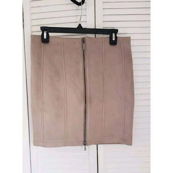 NWT GUESS DETTA FAUX SUEDE SUMMER CLAY FRONT ZIPPER MINI SKIRT SZ MEDIUM - Picture 3 of 7